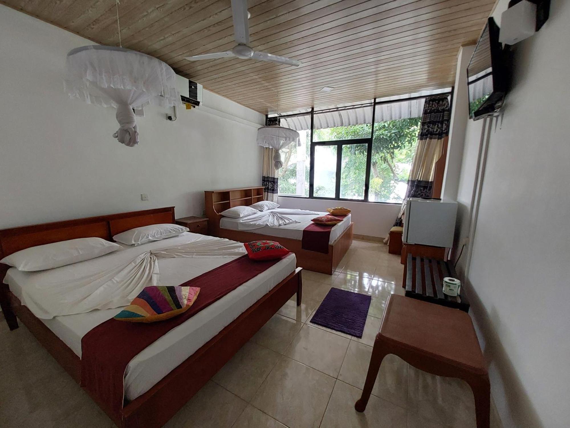 Lake Wave Hotel أنرادابورام المظهر الخارجي الصورة