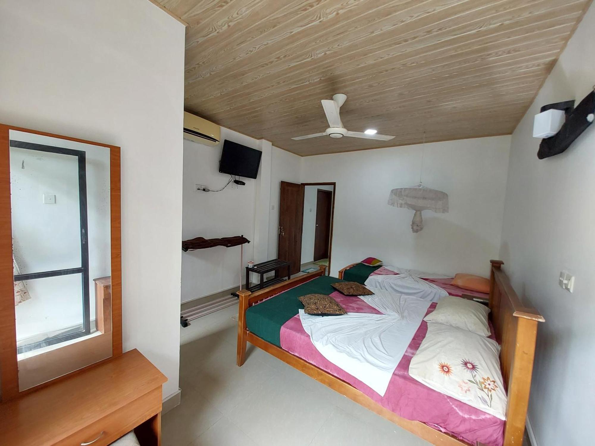 Lake Wave Hotel أنرادابورام المظهر الخارجي الصورة